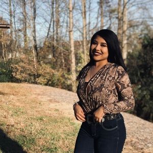 Meet your Posher, Yaire